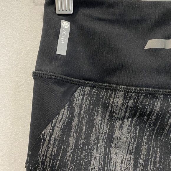 Zella Black and Gray Mesh Crop - Picture 5 of 7